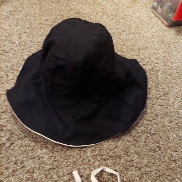 Double-Sided Bucket Hat - Picture 7 of 9